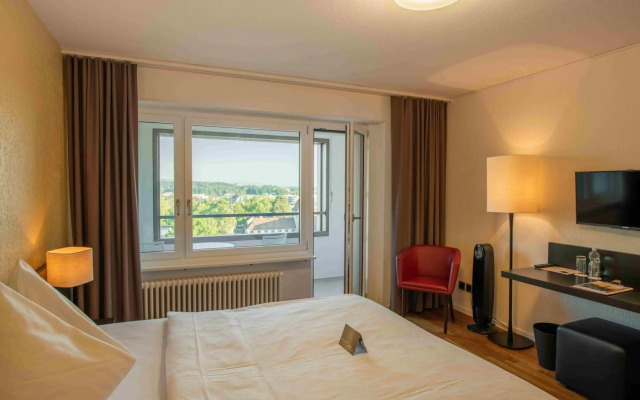 HOTEL illuster - Urban & Local