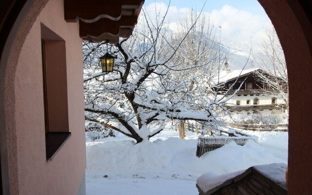 Cozy Holiday Home in Maishofen Near Ski Area