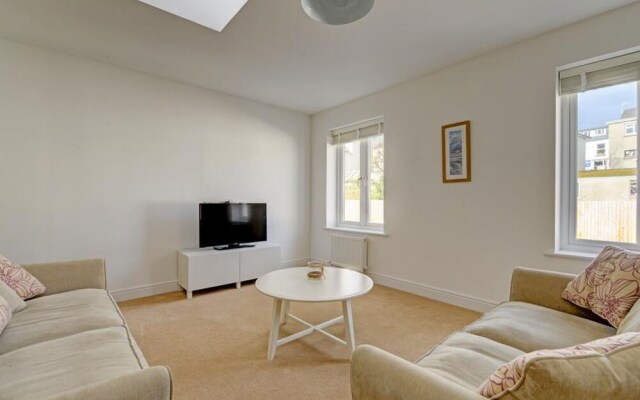 Spacious Apartment in Saundersfoot Near Sea