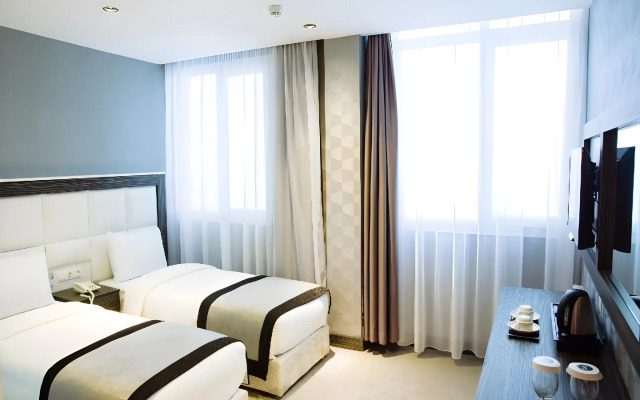 Pasaport Pier Hotel