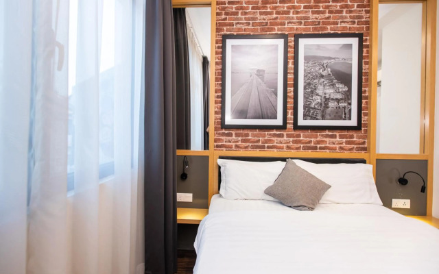 B Street Hotel