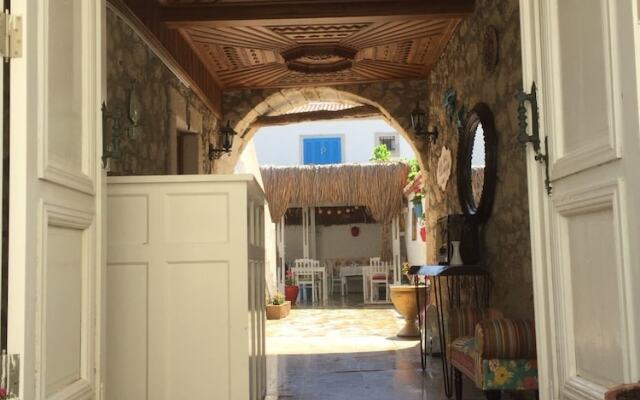 Alasonya Otel Köyiçi