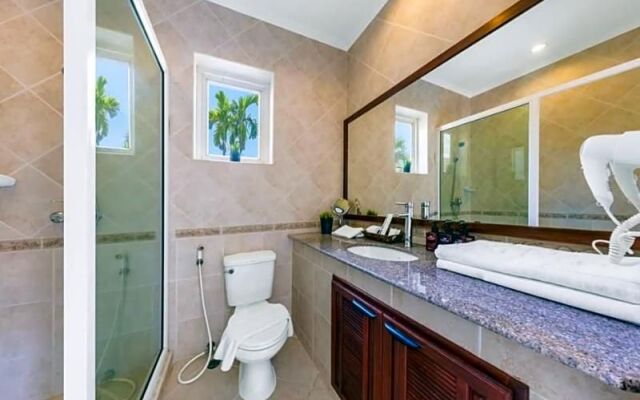 Private Beach Majestic Pool Villa Pattaya