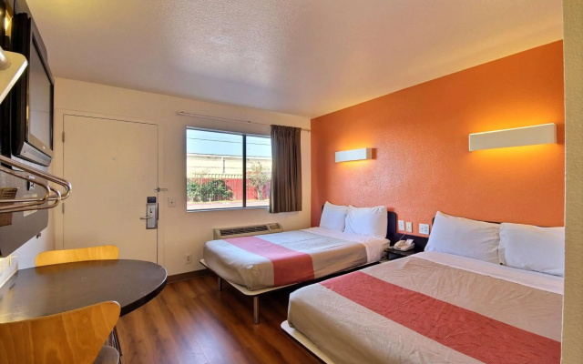 Motel 6 Laredo, TX - South