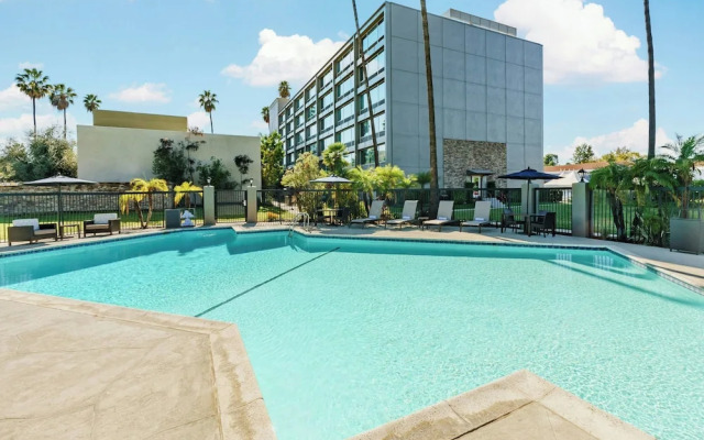 Holiday Inn Hotel Woodland Hills (Warner Ctr)