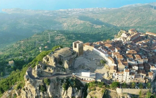 1000Mt Di Altezza A 10Km Dal Mare