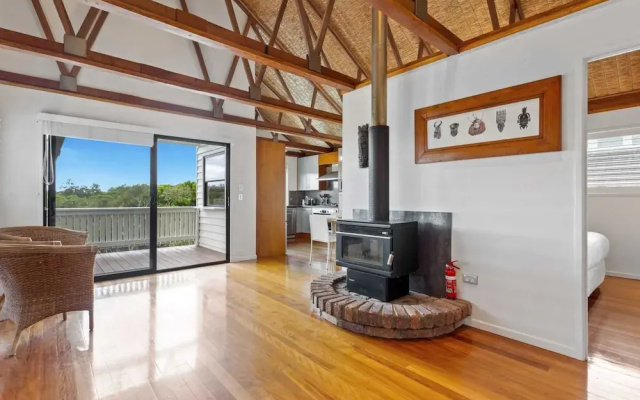 Beachfront 3-bed With Private Pool & Fireplace