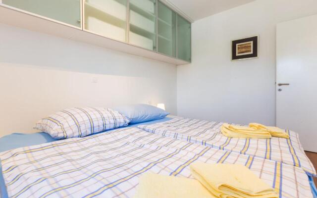 Hoplite 2BR apartment near centre