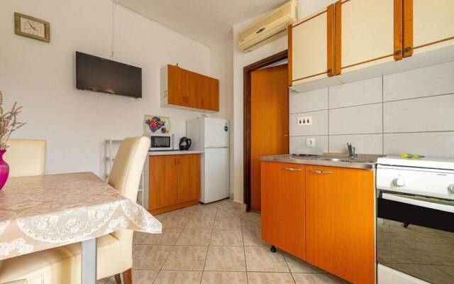 Beautiful Apartment in Vir With 2 Bedrooms and Wifi