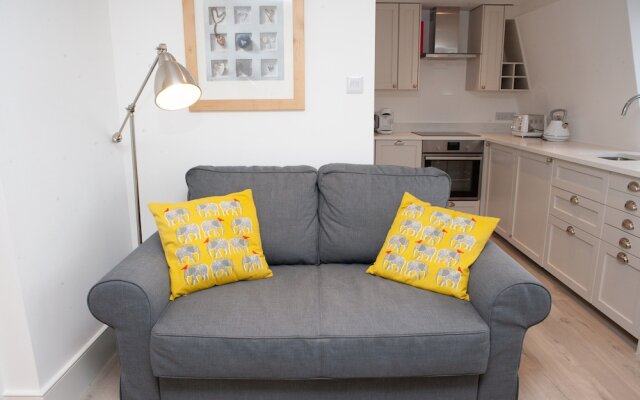 1 Bedroom Apartment With Views in Bath