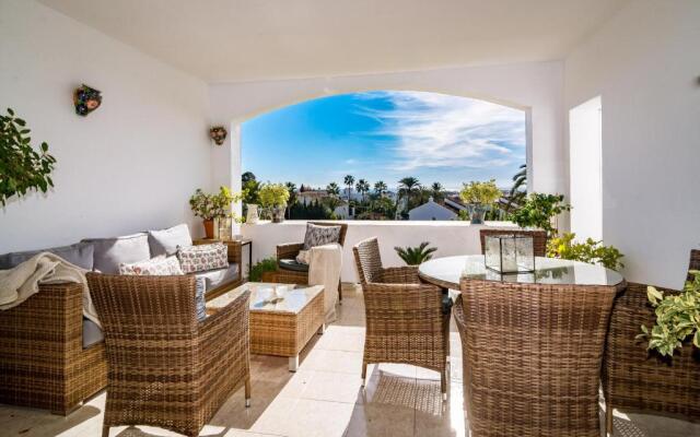MA - Elegant Apartment with Sea views