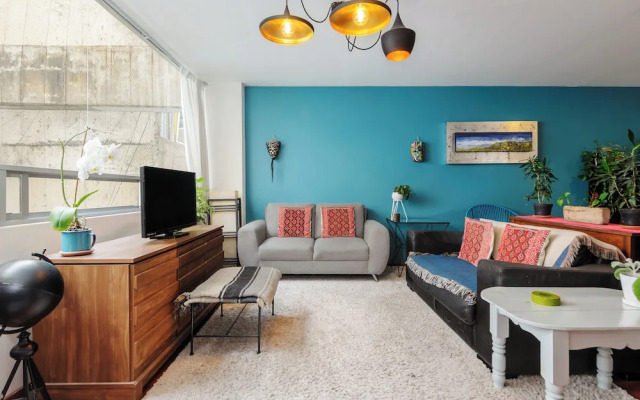 Local Charm & Cozy Design
