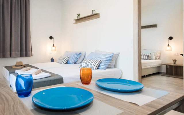 Mikes Beach Apartments & Studios