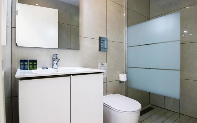 Phaedrus Living - Seaside Executive Flat Harbour 203