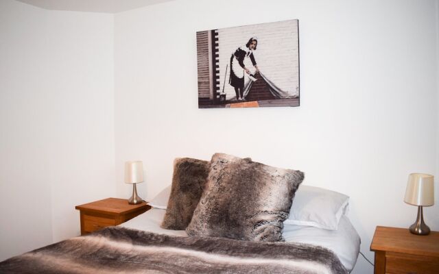 Modern 2 Bedroom Property With Balcony