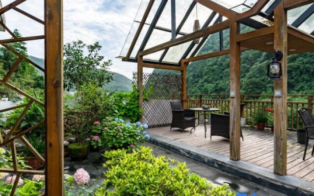 Floral Hotel·Yicheng Yijia Hotel(Dongda store of Zhangjiajie National Forest Park)