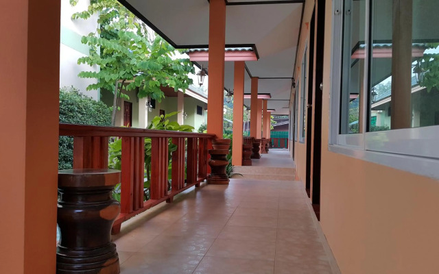 Ruen Narisra Resort