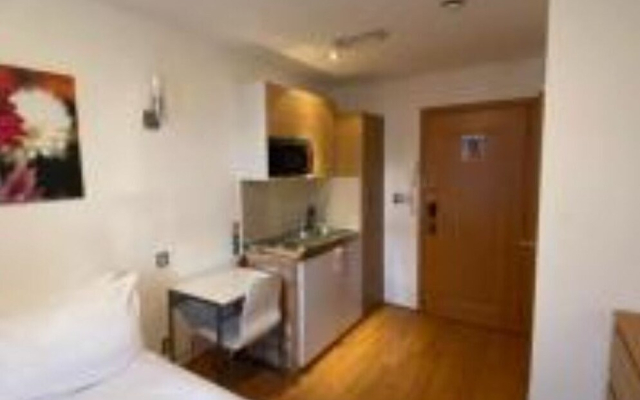 80 Inverness Terrace