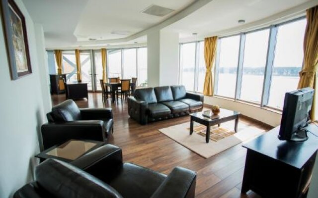 Hotel Navrom River