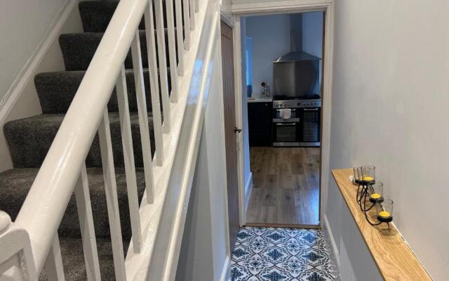 Luxury 2 bed Apartment Great Location