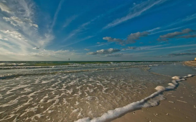 Waterfront Breeze Condo Condo