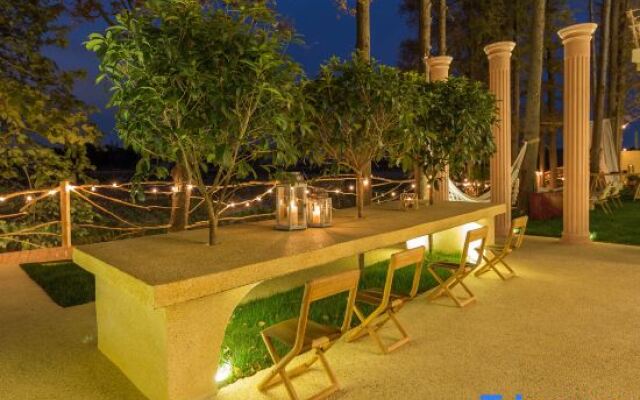 Sanjian Homestay (Shanghai International Tourism Resort)