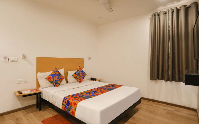 Fabhotel Golden World