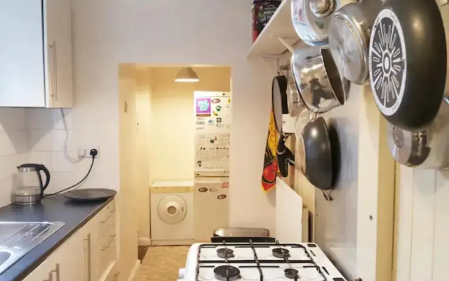 Spacious 2 bed Airbnb (entire house!)