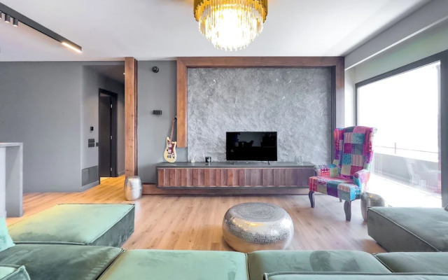 Phaedrus Living Apollo Skyview Penthouse
