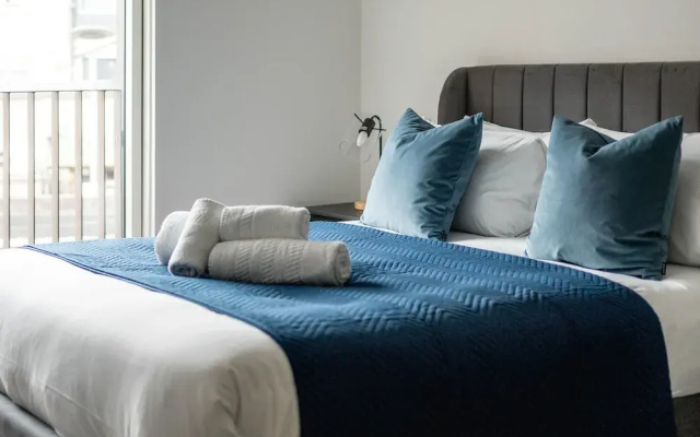 Modern 2 Bed Flat Near O2 & Canary Wharf