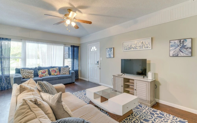 Walk to Beach: Galveston Vacation Rental!
