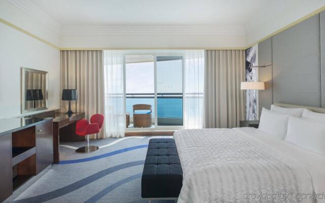 Le Meridien Al Aqah Beach Resort