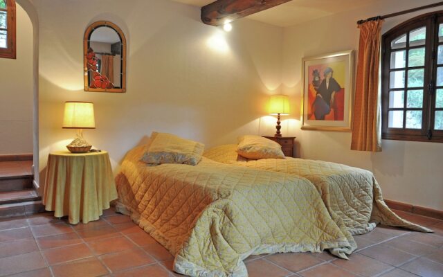 Charming Villa in Callas With Private Swimming Pool