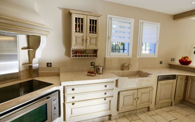 Magnificent Villa In Vence with Swimming Pool