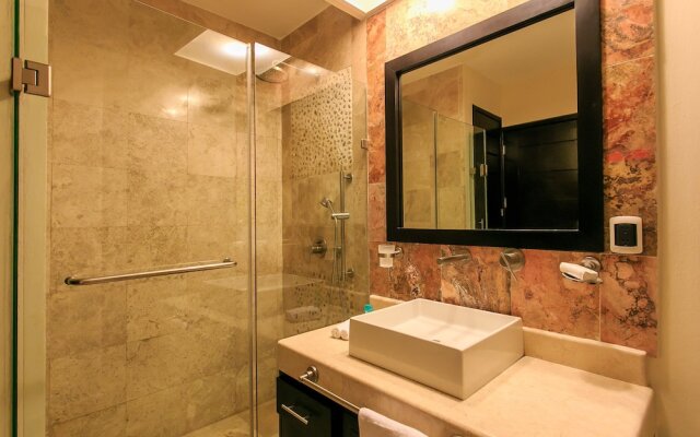 Condo Las Olas 306 by Playa Paradise