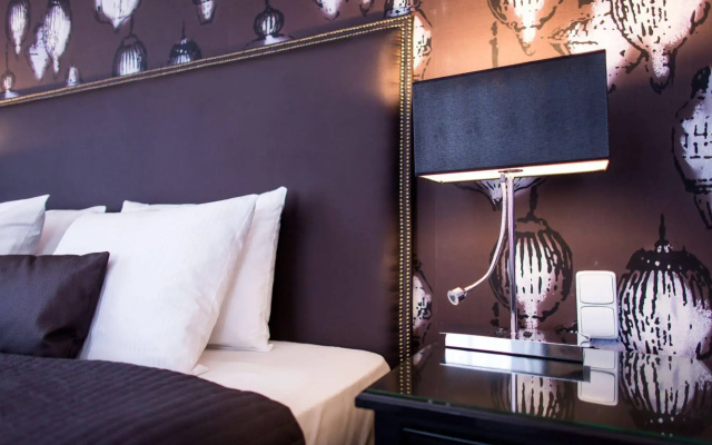 Friday Hotel