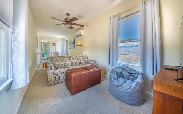 Stroll Into Town: Cozy Apartment in Kilmarnock
