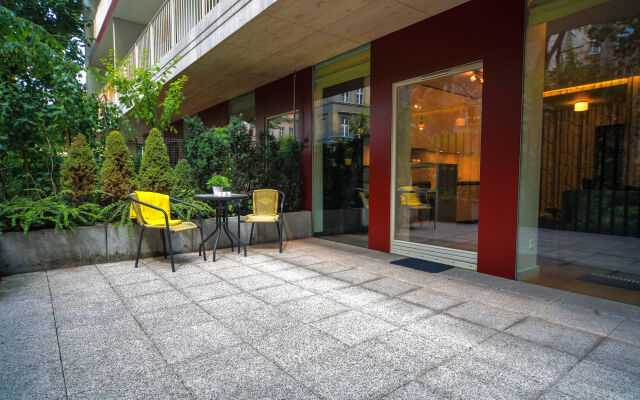 FriendHouse Apartments
