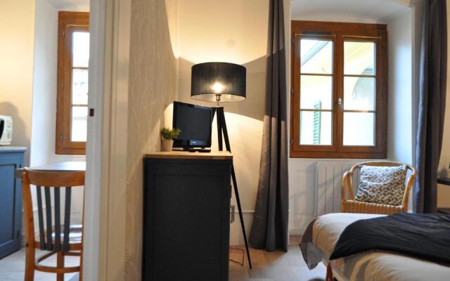 SEJOURAIXLESBAINS - Appartements Confidence hyper centre calme