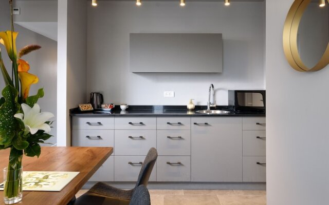 The Roof - By Sea Land Suites