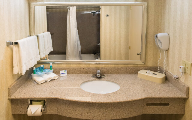 Holiday Inn Express Hotel and Suites Kinston by IHG