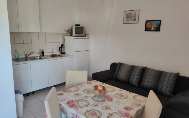Josi - Parking and Barbecue - A1