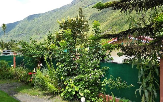 House with 2 Bedrooms in Hell-Bourg, with Wonderful Mountain View, Enclosed Garden And Wifi - 89 Km From the Beach