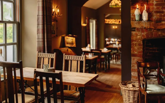 Wheatacre White Lion