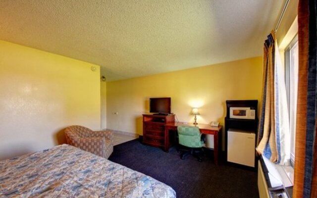 American Best Inn By OYO I-35 Perry near Lake McMurtry