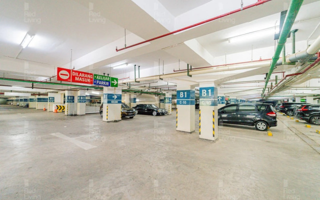 RedLiving Apartemen Transpark Juanda - F88 Tower Jade