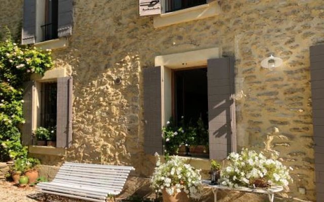 Puyvert appartement de charme en duplex au calme avec jardin et accès piscine Proche Lourmarin