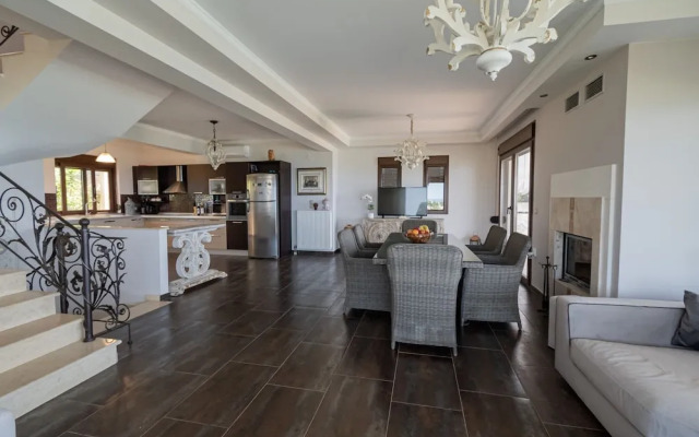 Penny Toroneus Edge by Rentalspro - Anioti