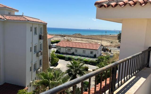 Seaview apartment with roof terrace