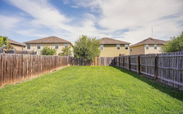 San Antonio Townhome ~ 2 Mi to Aquarium!